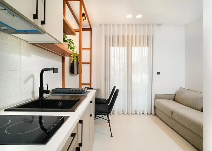 アパートホテル Acantha 3*