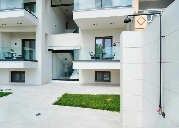 Acantha アパートホテル